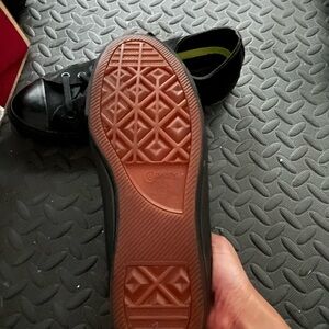 Converse Low Tops Men’s 10/ Women’s 12